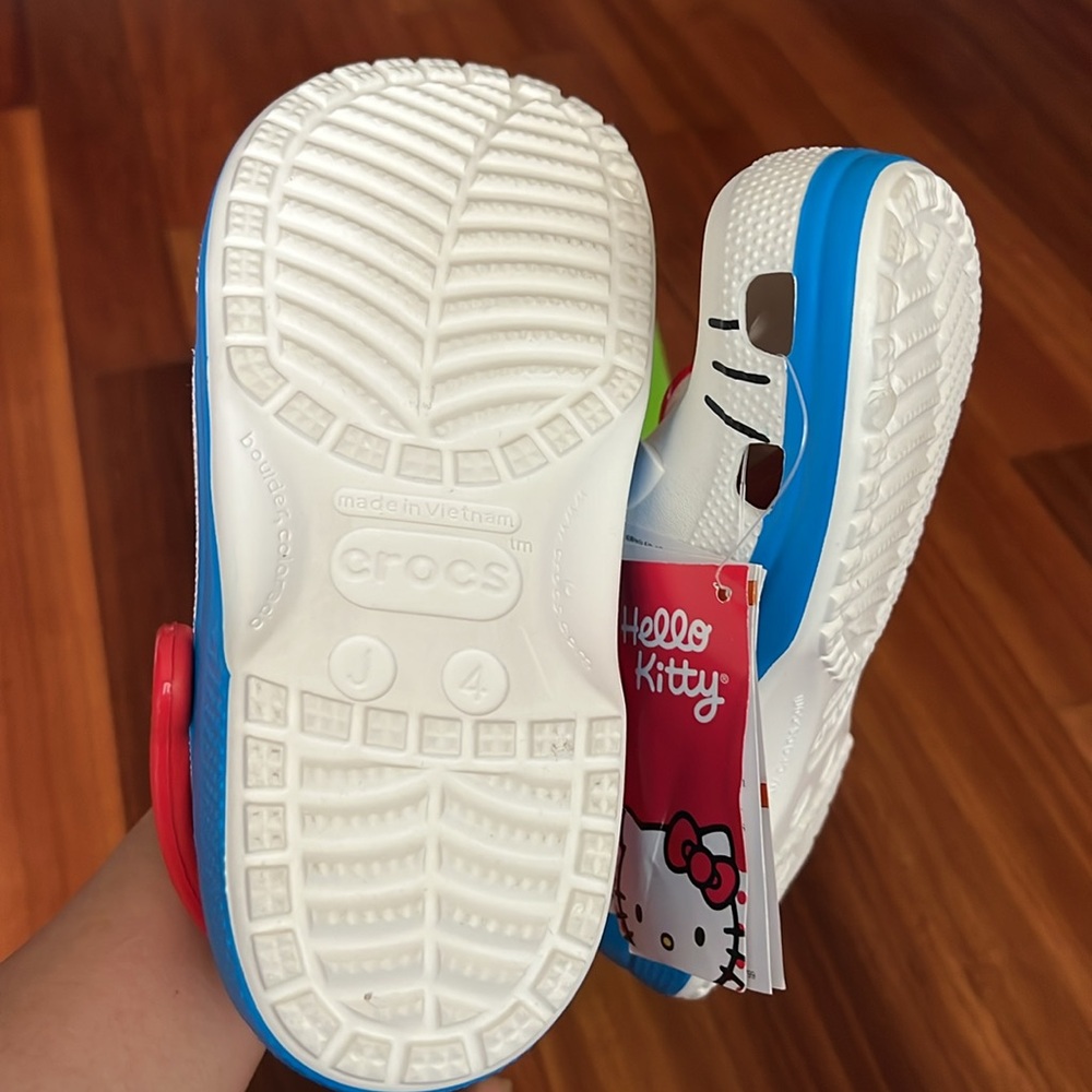 Hello Kitty Crocs - Picture 5 of 8